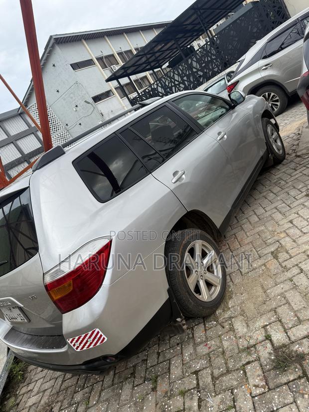Toyota Highlander SE 2012 Silver