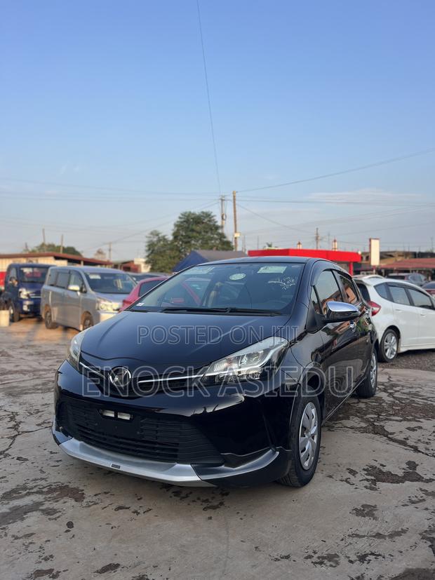 Toyota Vitz 1.3 AWD 5dr 2015 Black