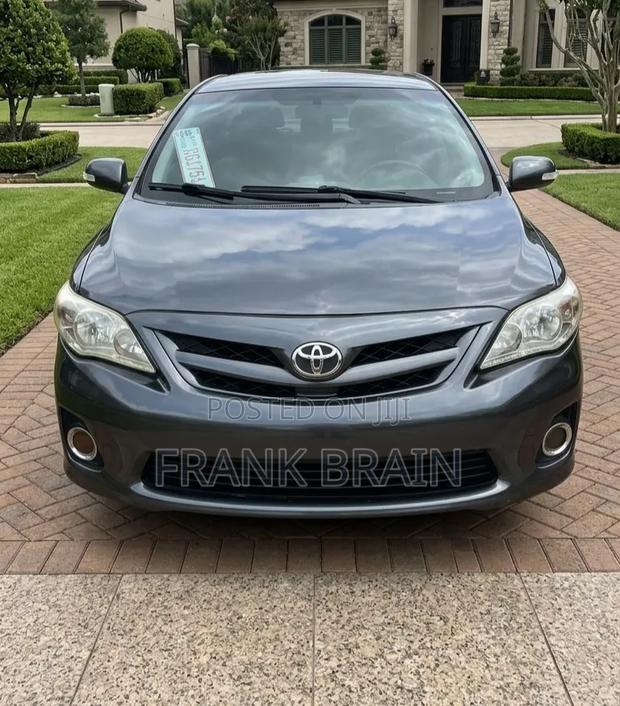 Toyota Corolla LE 4dr Sedan (1.8L 4cyl 4A) 2013 Gray