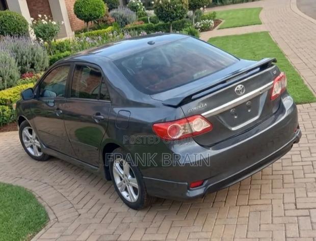 Toyota Corolla LE 4dr Sedan (1.8L 4cyl 4A) 2013 Gray