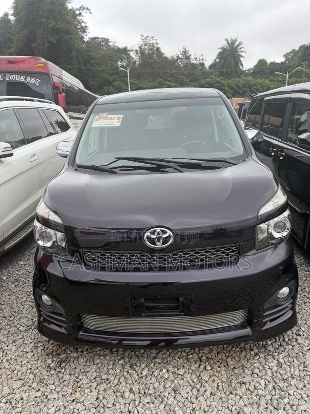 Toyota Voxy 2013 Burgundy