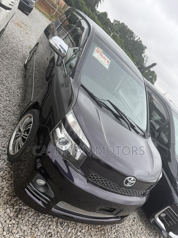 Toyota Voxy 2013 Burgundy
