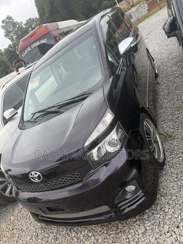 Toyota Voxy 2013 Burgundy