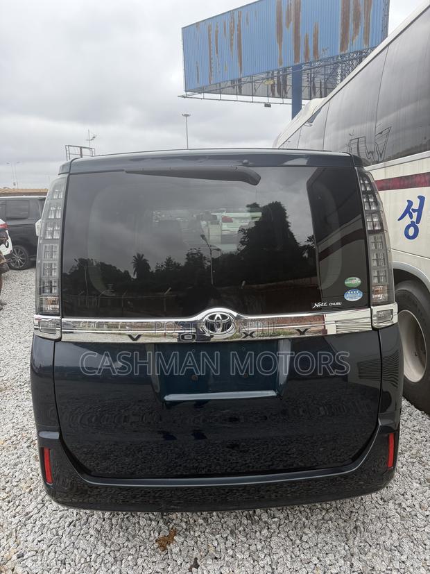 Toyota Voxy 2015 Green