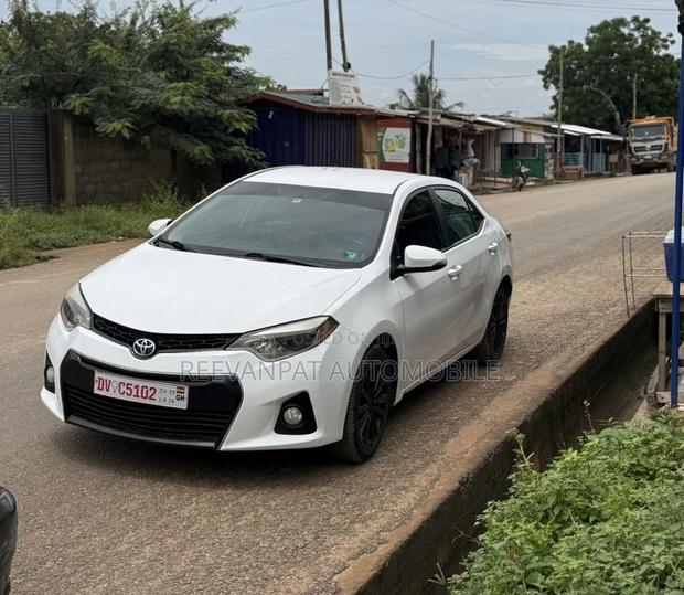 Toyota Corolla 2015 White