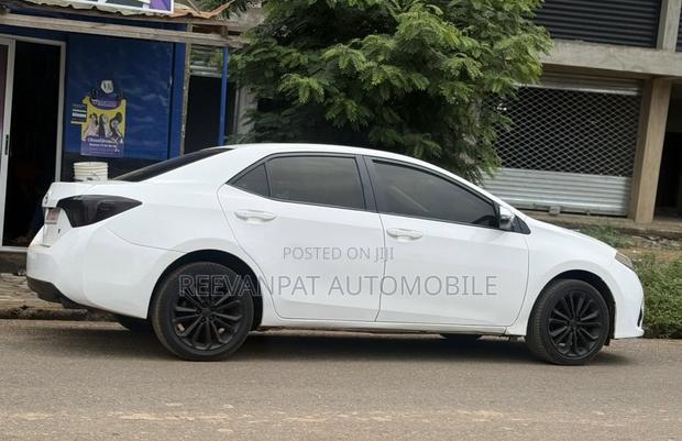 Toyota Corolla 2015 White