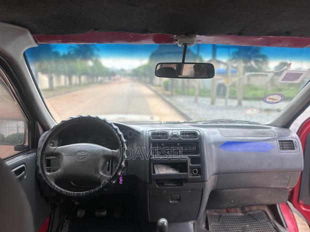 Toyota HiAce 2010 Red