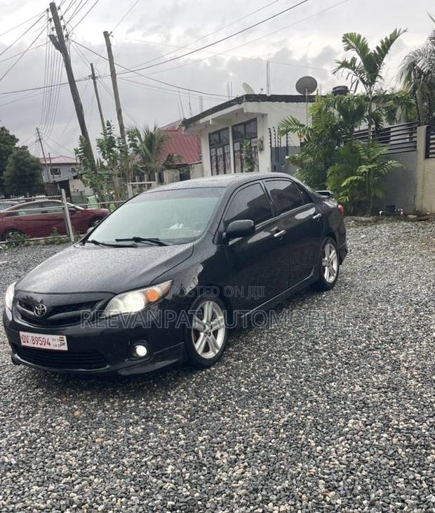Toyota Corolla 2013 Black