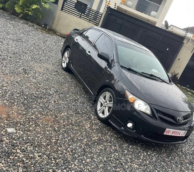 Toyota Corolla 2013 Black