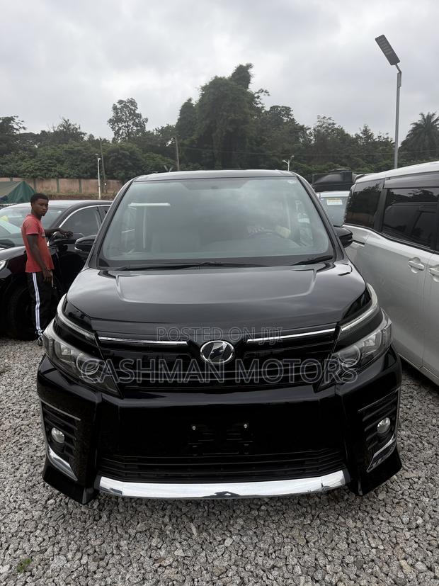 Toyota Voxy 2015 Black
