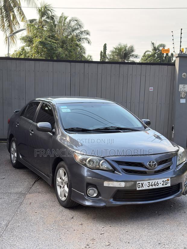 Toyota Corolla S 5-Speed 2013 Gray