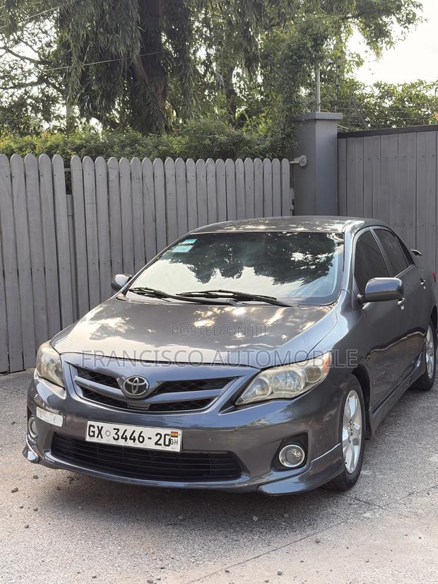 Toyota Corolla S 5-Speed 2013 Gray