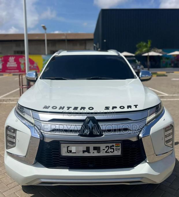 Mitsubishi Montero Sport 2025 White