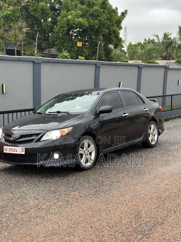 Toyota Corolla LE 4dr Sedan (1.8L 4cyl 4A) 2013 Black