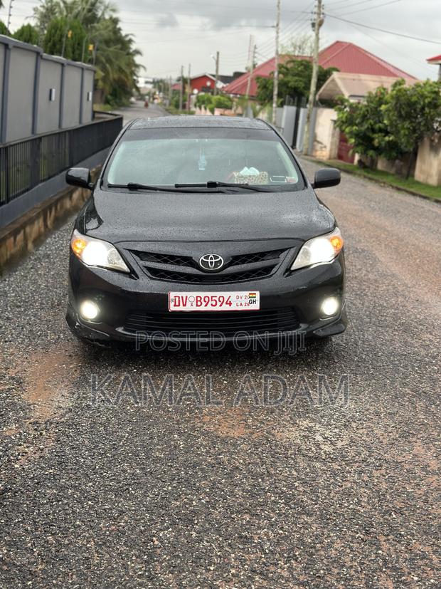 Toyota Corolla LE 4dr Sedan (1.8L 4cyl 4A) 2013 Black