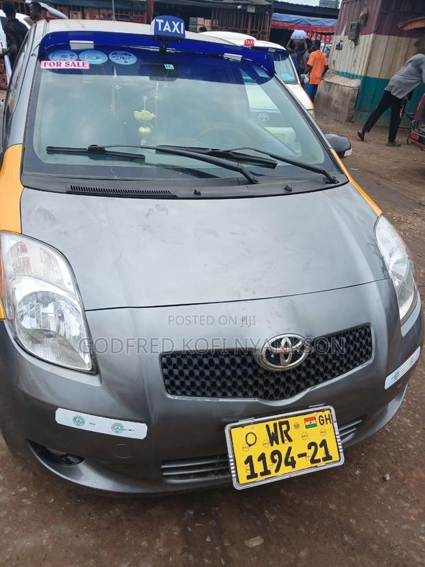 Toyota Vitz 1.0 FWD 5dr 2012 Gray