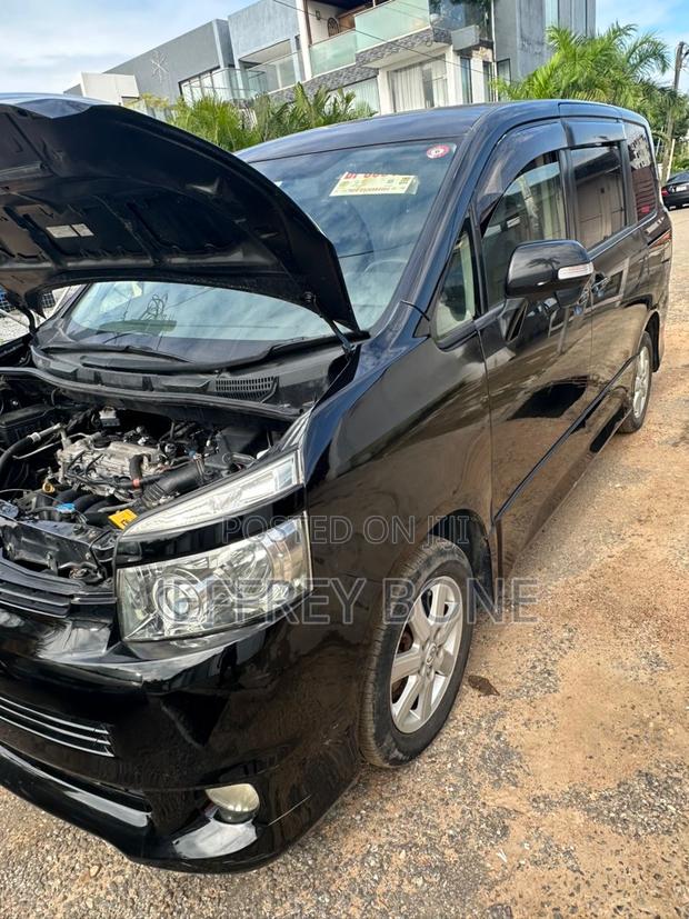 Toyota Voxy 2009 Black