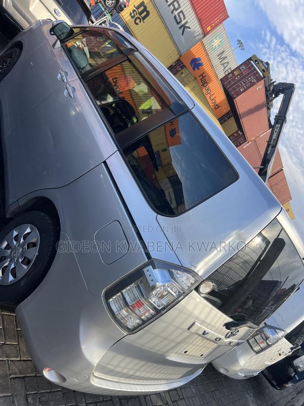 Toyota Voxy 2013 Silver