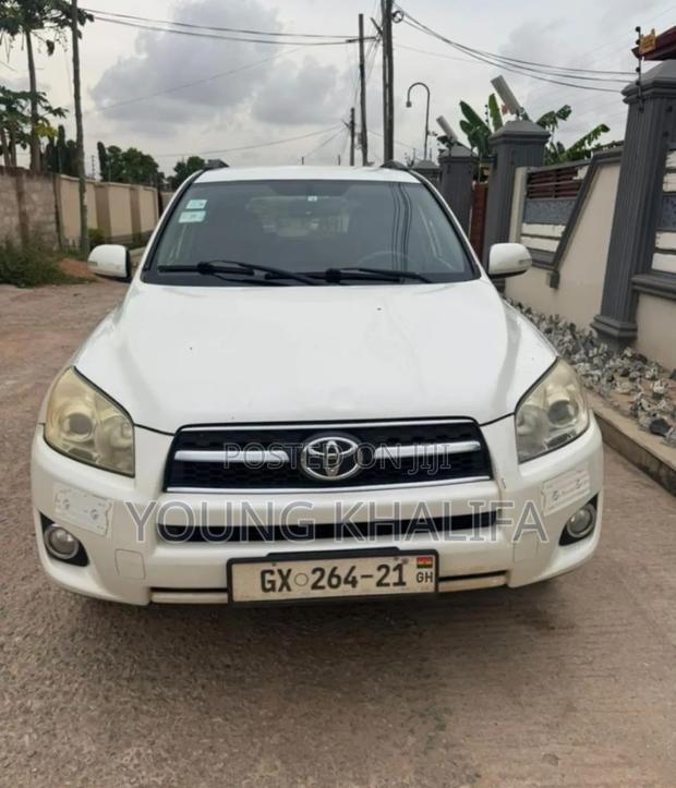 Toyota RAV4 2012 White