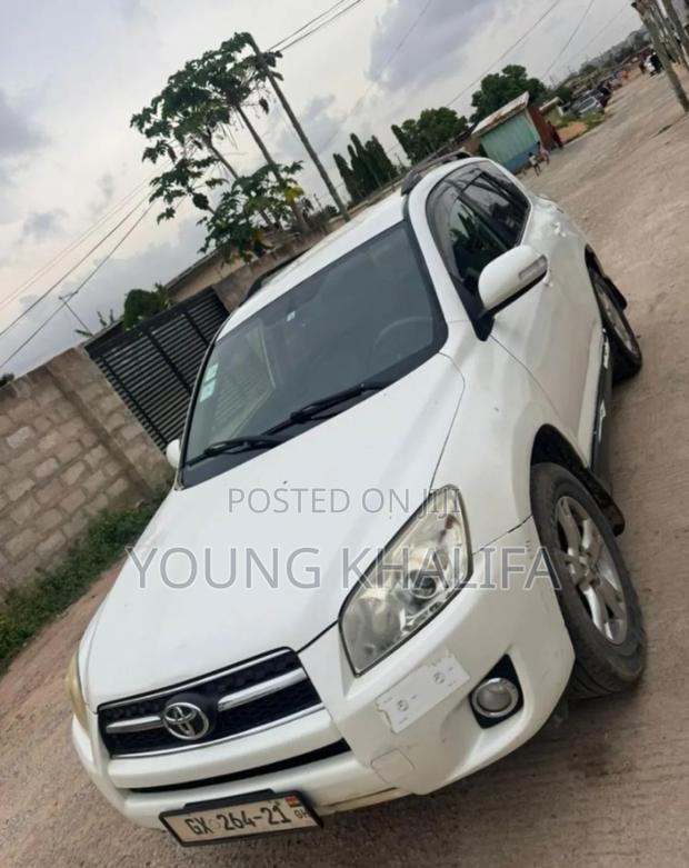 Toyota RAV4 2012 White