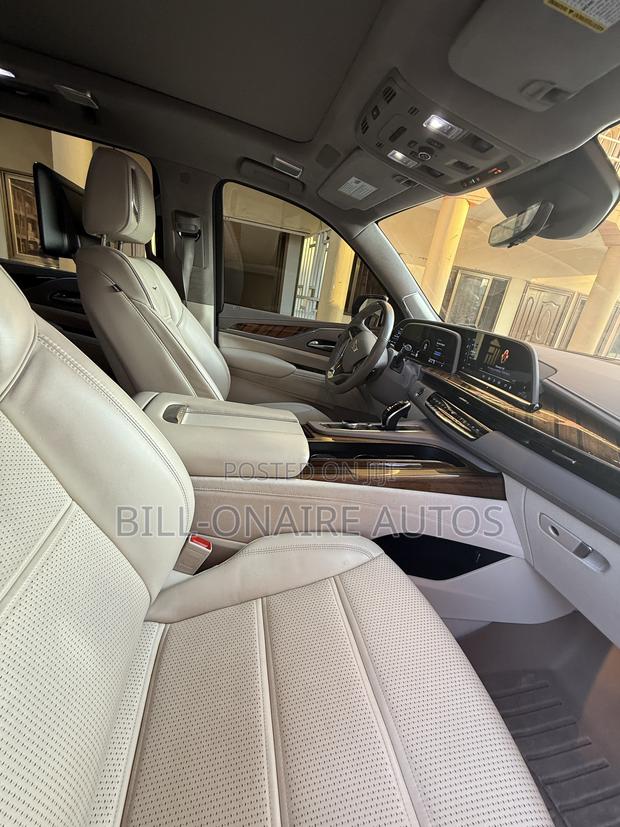 Cadillac Escalade 2021 Beige