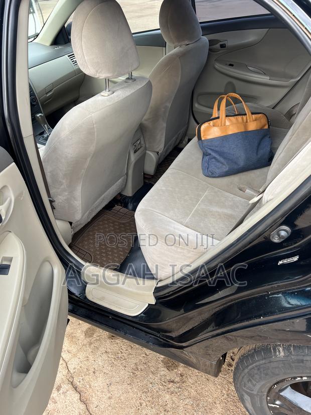 Toyota Corolla Base 4dr Sedan (1.8L 4cyl 5M) 2011 Black