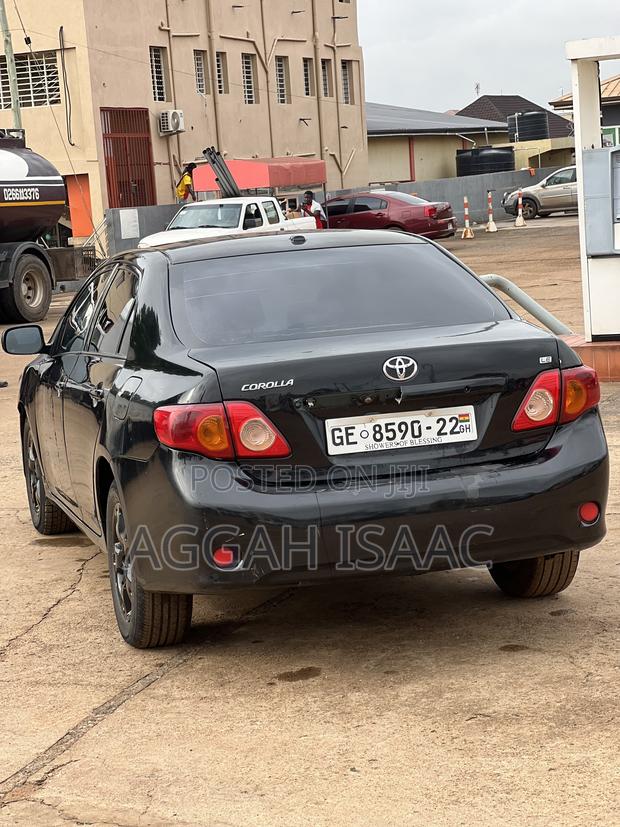 Toyota Corolla Base 4dr Sedan (1.8L 4cyl 5M) 2011 Black