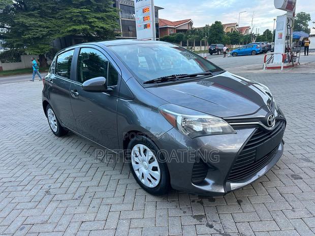 Toyota Yaris LE Hatchback 5dr 2017 Gray