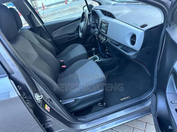 Toyota Yaris LE Hatchback 5dr 2017 Gray