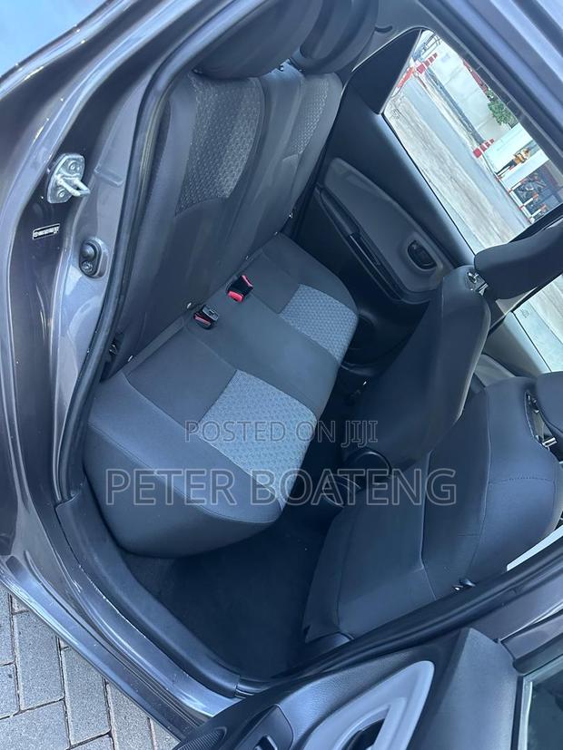 Toyota Yaris LE Hatchback 5dr 2017 Gray