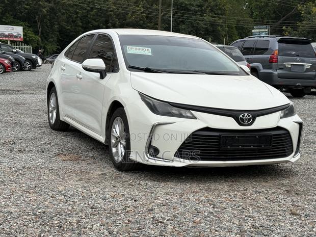 Toyota Corolla LE 2020 White