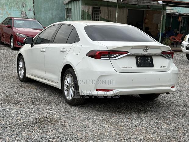 Toyota Corolla LE 2020 White