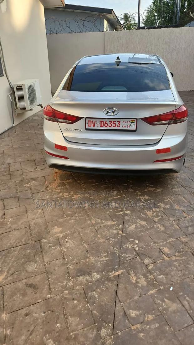 Hyundai Elantra 2017 Silver