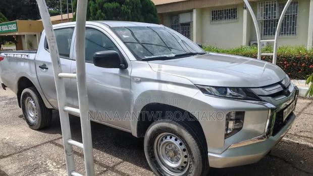 Mitsubishi L200 2018 Silver