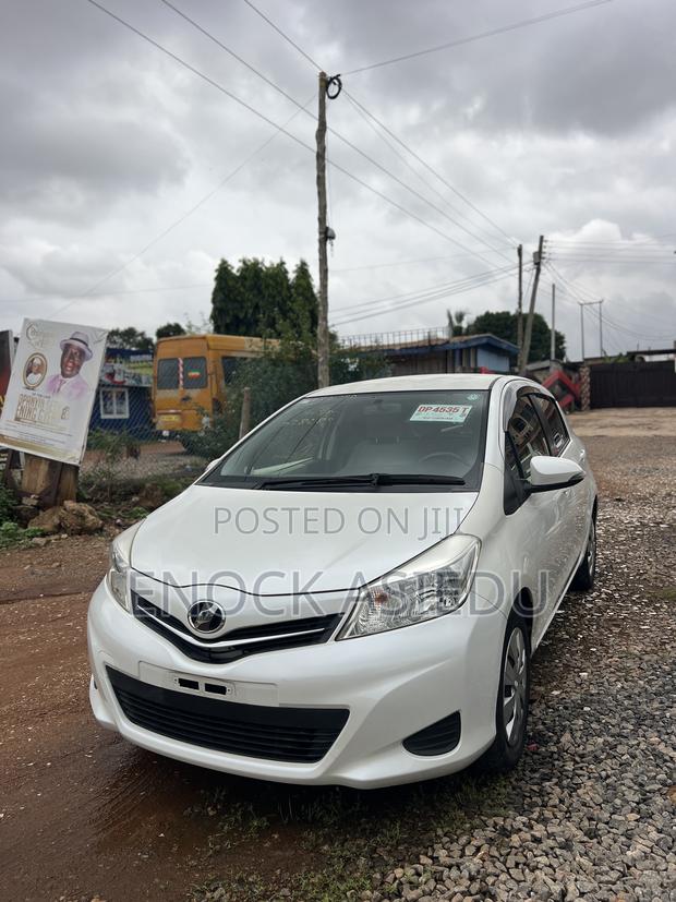 Toyota Vitz 1.3 AWD 5dr 2013 White
