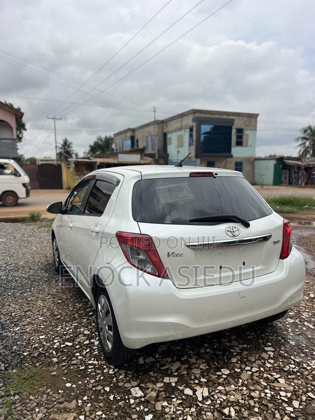 Toyota Vitz 1.3 AWD 5dr 2013 White