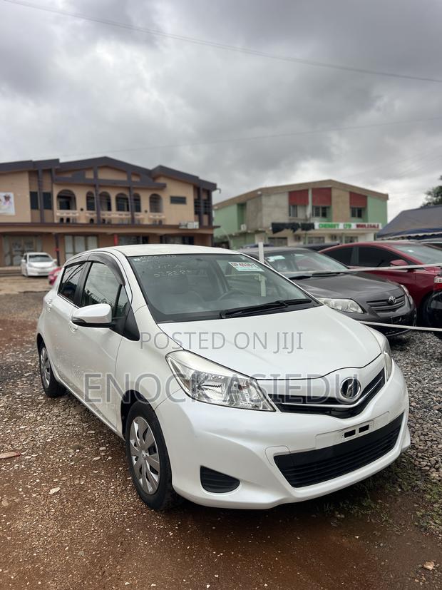 Toyota Vitz 1.3 AWD 5dr 2013 White