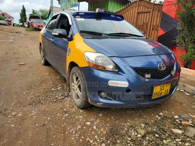 Toyota Yaris Base Sedan 4dr 2010 Blue