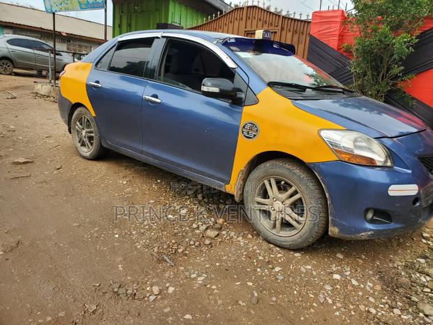 Toyota Yaris Base Sedan 4dr 2010 Blue