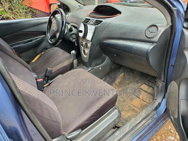 Toyota Yaris Base Sedan 4dr 2010 Blue