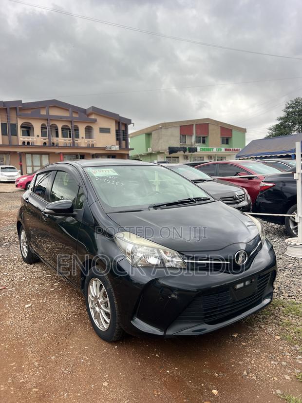 Toyota Vitz 1.3 AWD 5dr 2015 White