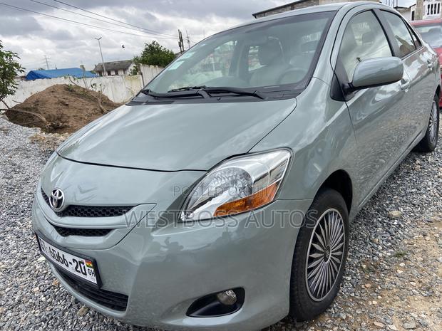 Toyota Yaris Base Hatchback 5dr 2010