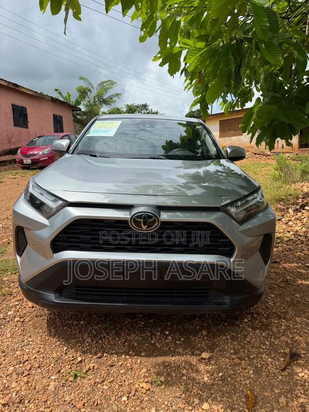 Toyota RAV4 2024 Silver