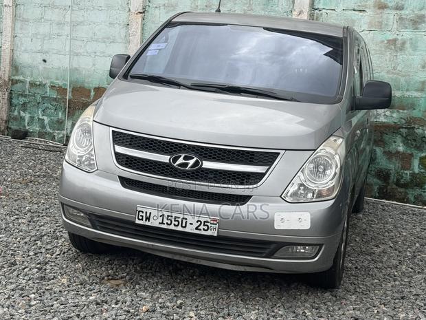 Hyundai H1 2.4 GLS 2011 Gray