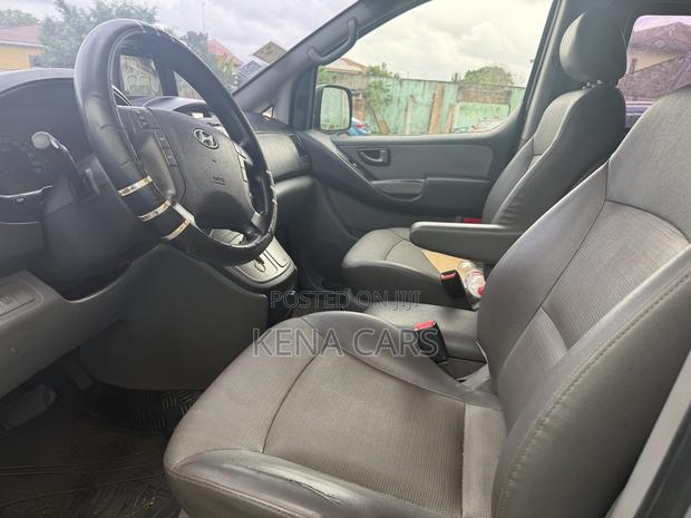 Hyundai H1 2.4 GLS 2011 Gray
