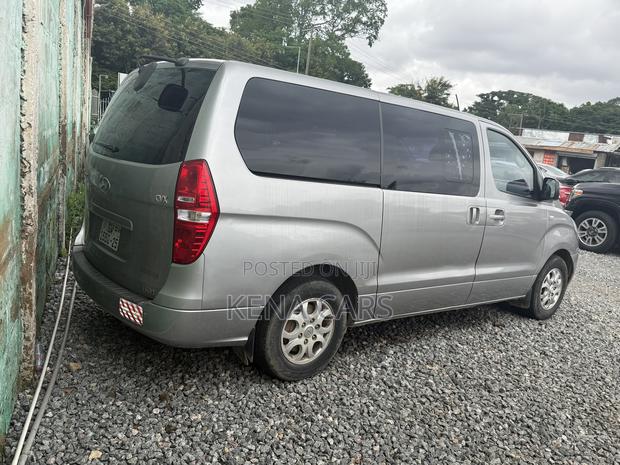 Hyundai H1 2.4 GLS 2011 Gray