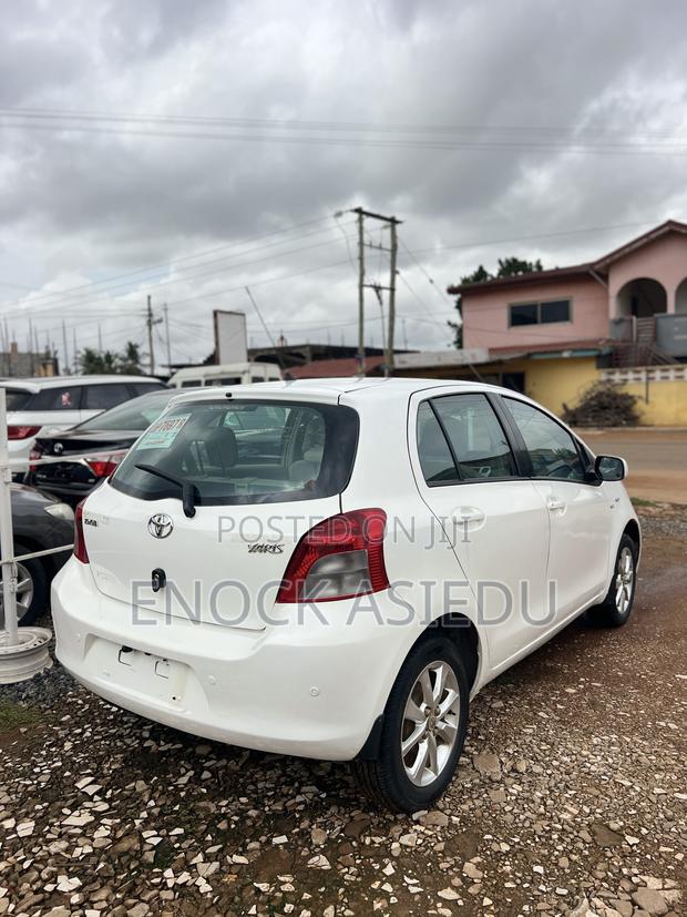 Toyota Yaris L Hatchback 5dr 2013 White