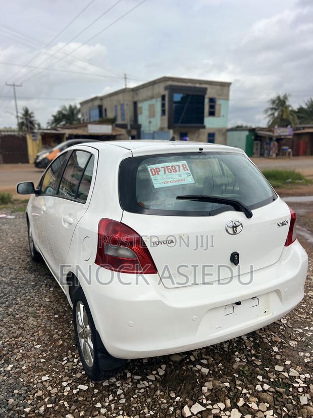 Toyota Yaris L Hatchback 5dr 2013 White