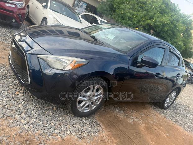 Scion iA 2015 Maroon