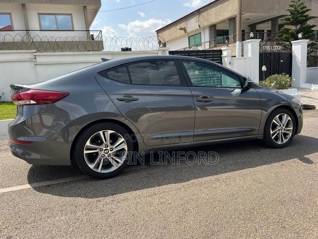Hyundai Elantra Limited Sedan FWD (2.0L 4cyl 6A) 2017 Gray
